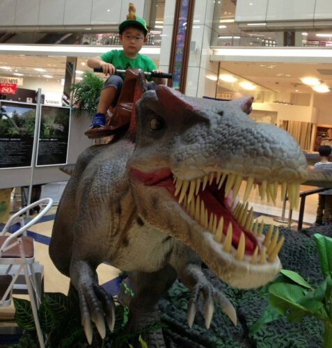 恐竜に乗ろう！